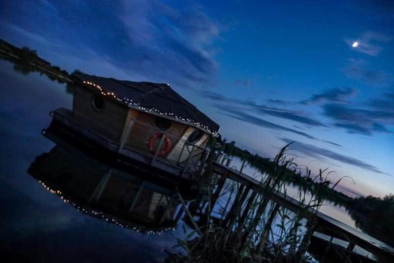 Cabane Flottante Millenium Varanges Exteriér fotografie